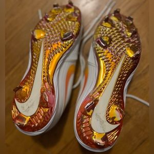 NWOT!! Nike Women’s 11 White/Orange/Pink Softball Cleats